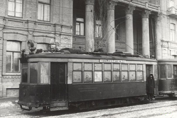 Перший трамвай у Луганському